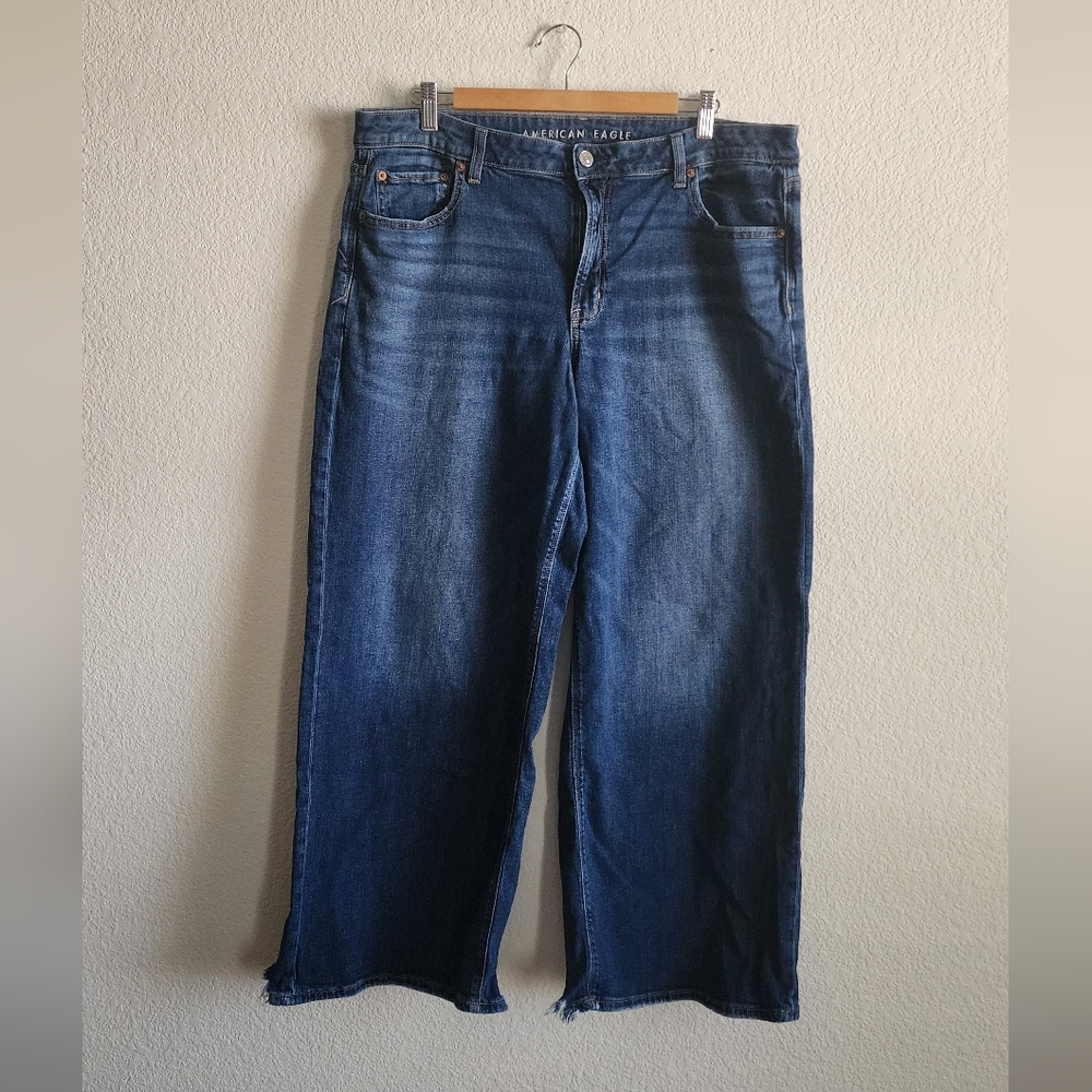 American Eagle Women’s 16R Low-Rise Baggy Wide Leg Medium Wash Raw Hem Jeans